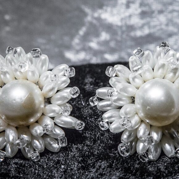 PRETTY Vintage Faux Pearl and Clear Beads Cluster Style Earrings CLIP ON - Picture 2 of 13